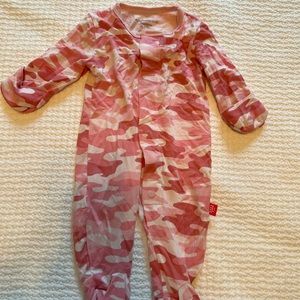 0-3 months magnetic me girl’s sleeper